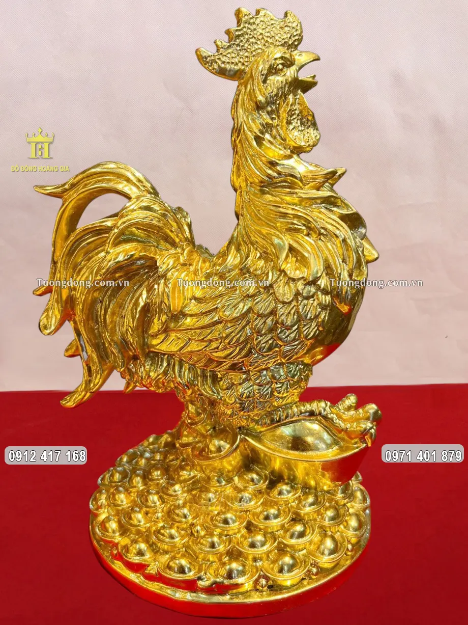 Toàn bộ bề mặt vật phẩm được dát vàng 24k sang trọng
